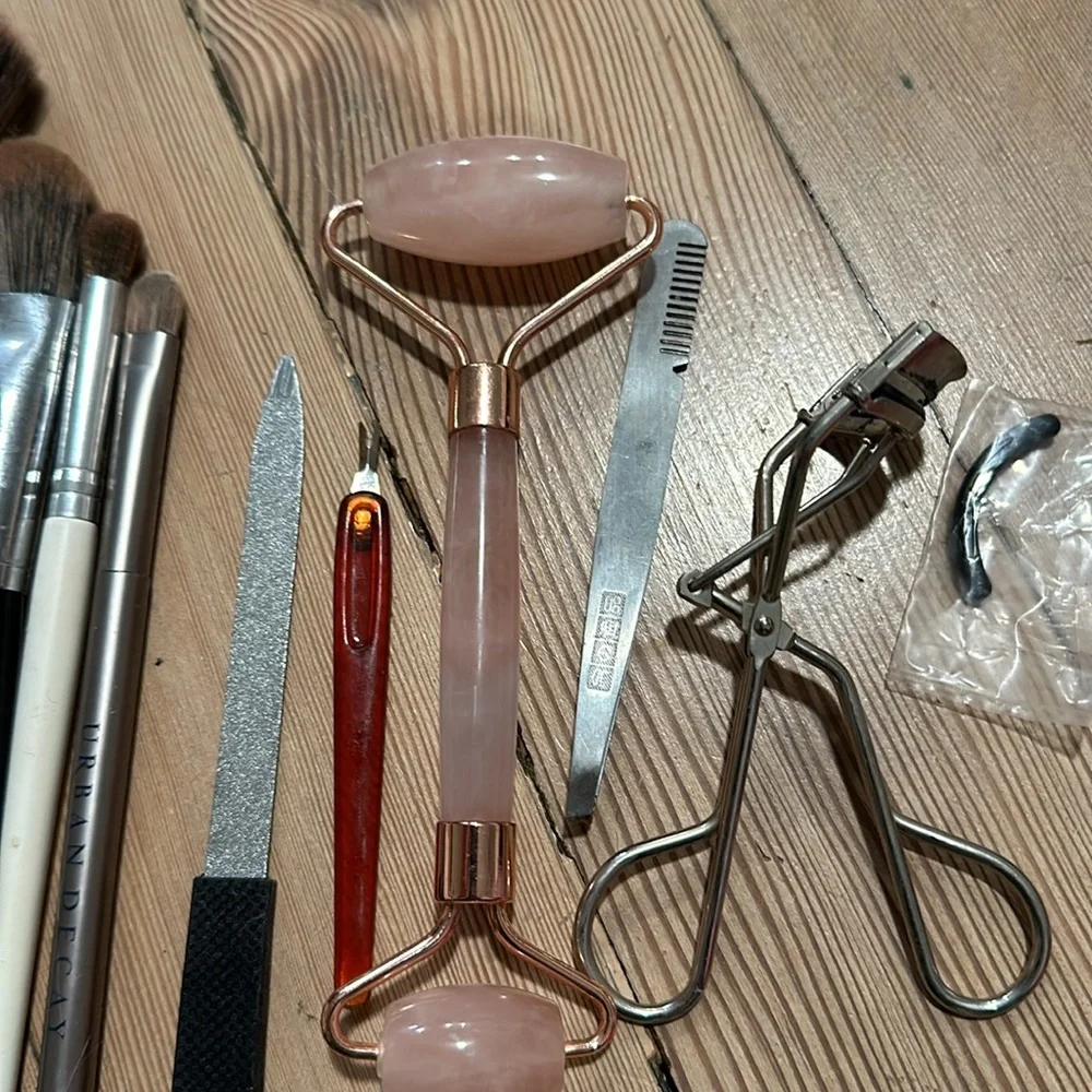 MOVING SALE - MAKE UP BRUSHES & TOOLS SET